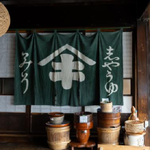 より良い醤油を作るため。伝統の技で醸す「鈴木醤油店」